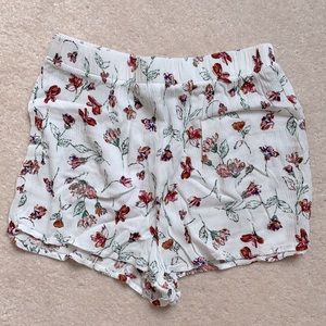 🔮2/$15🔮 White floral print crepe shorts